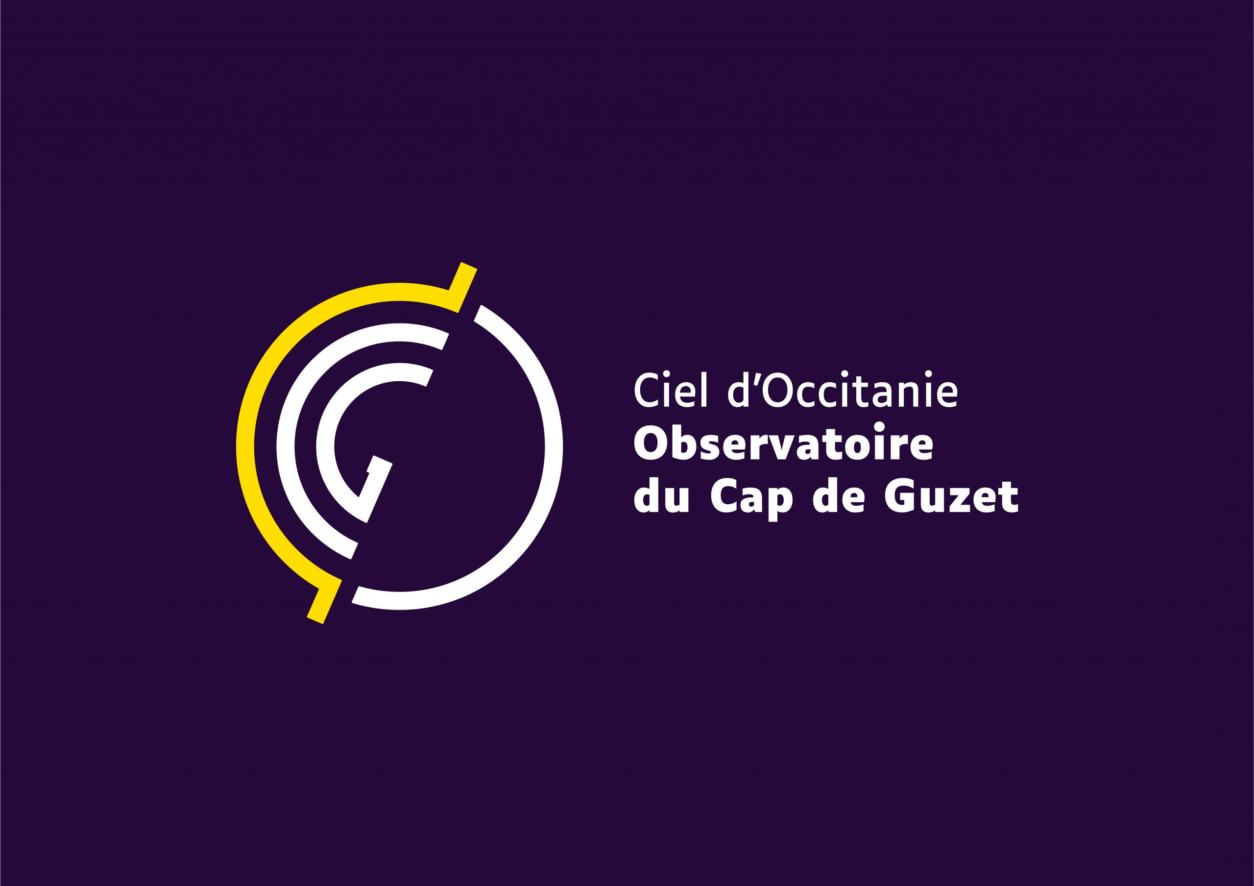 Présentation du logo réalisé pour le projet de "l'Observatoire du Cap de Guzet". Le fond est violet foncé, le loge majoritairement blanc avec une tonique de jaune.