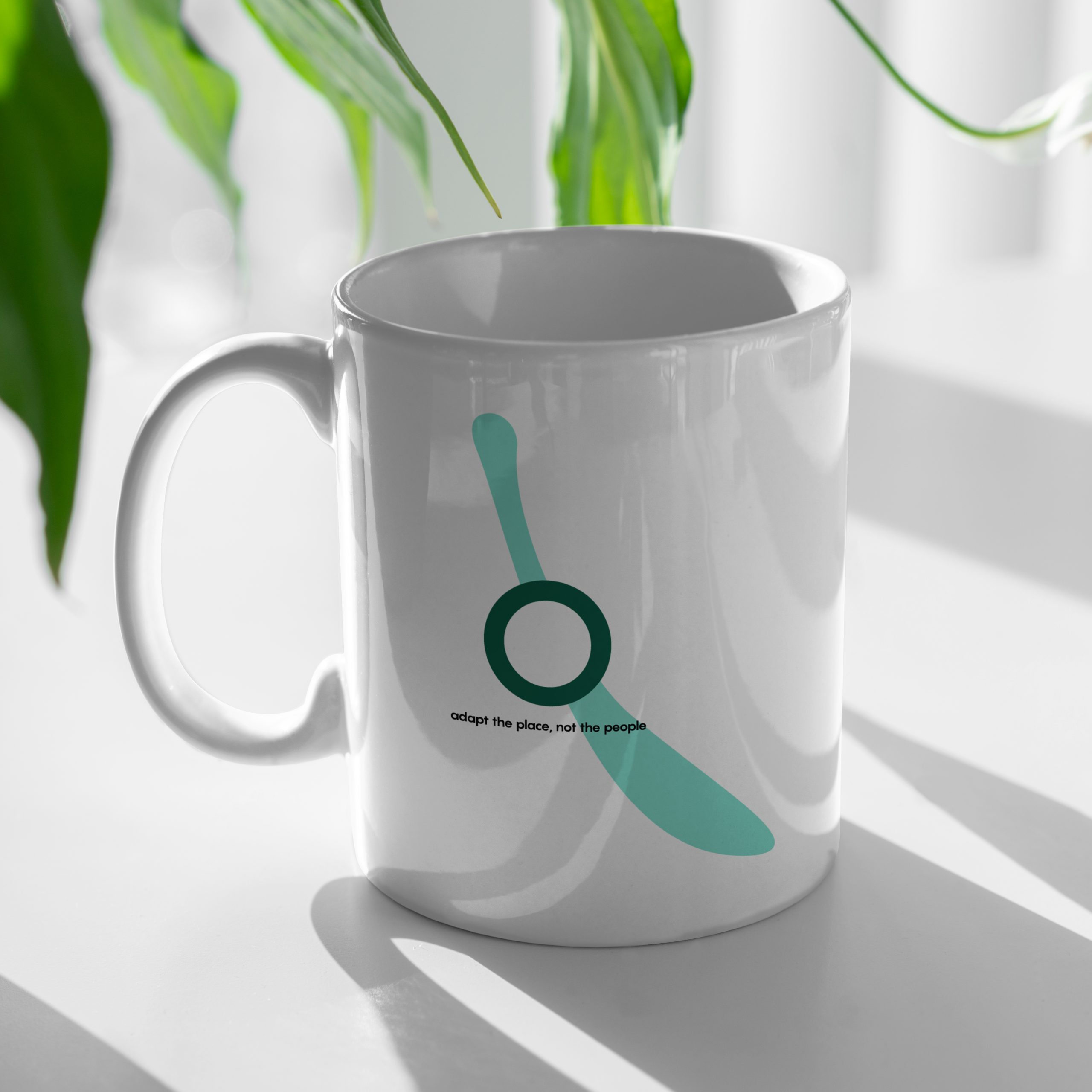 Photographie d'un mug brandé avec une des déclinaison du logo de O