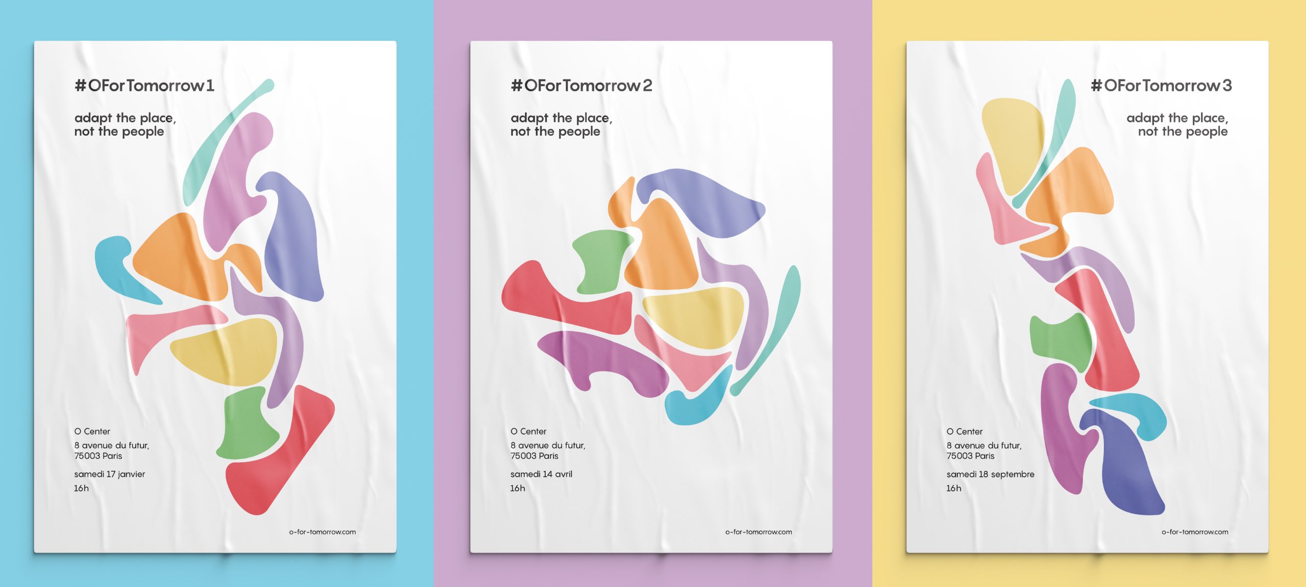 Visuel de 3 affiches promouvant des conférences organisées dans le cadre du projet O. Le fond est blanc, les différentes informations pratiques noires et au centre se trouve un agencement de formes colorées, différent pour chacune des 3 affiches, reprenant celles des différentes déclinaisons de logo de O.