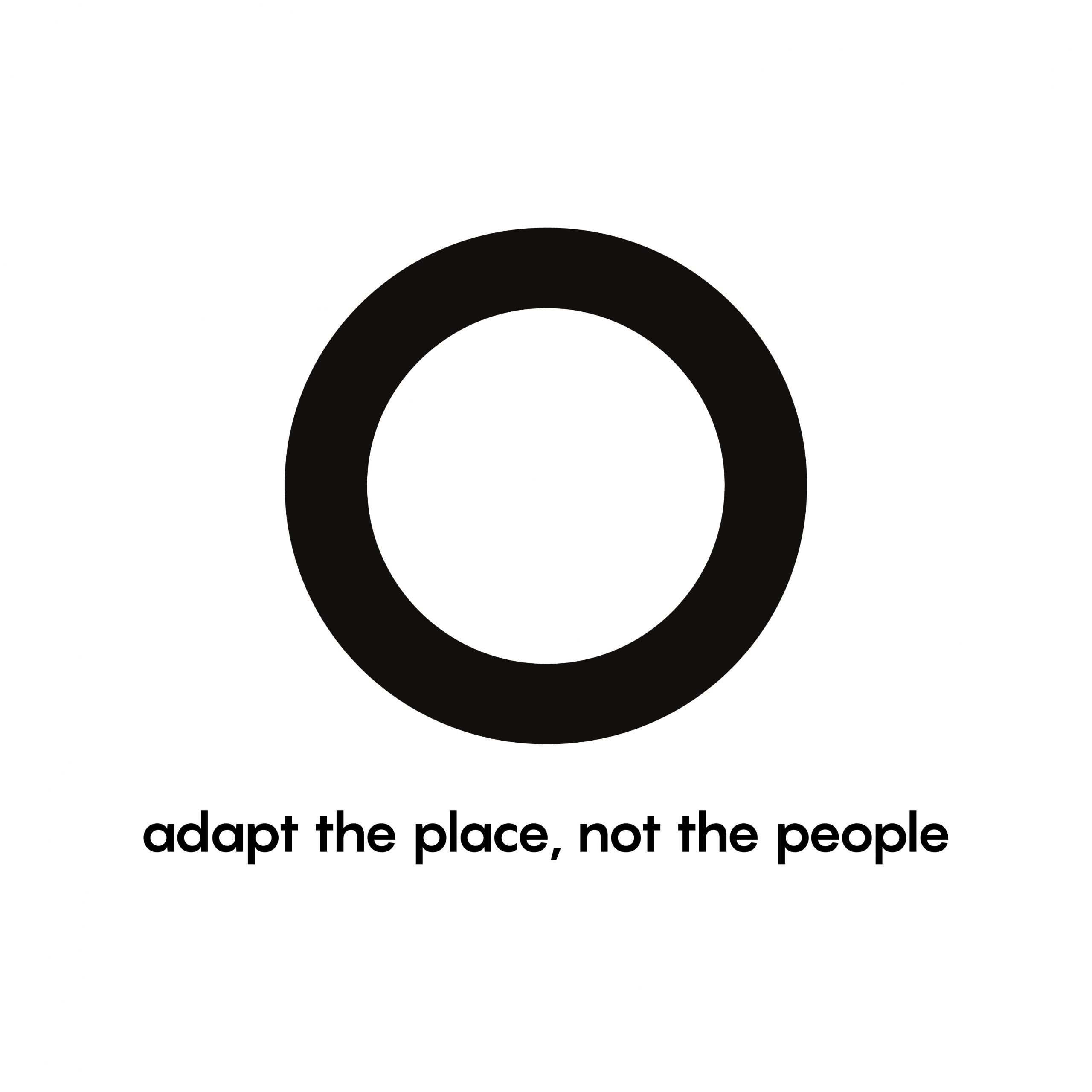 Logo du projet "O" accompagné de sa baseline écrite en dessous "adapt the place, not the people".