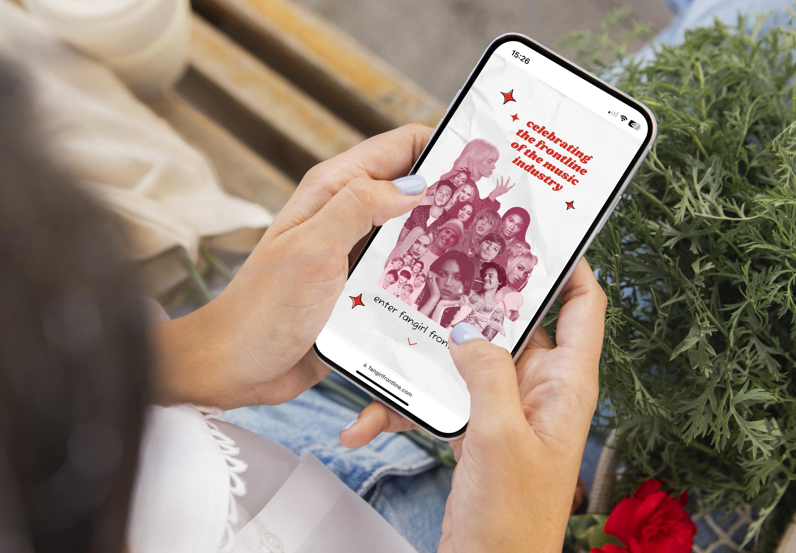 Mockup de la pre-home de fangirlfrontline.com sur téléphone